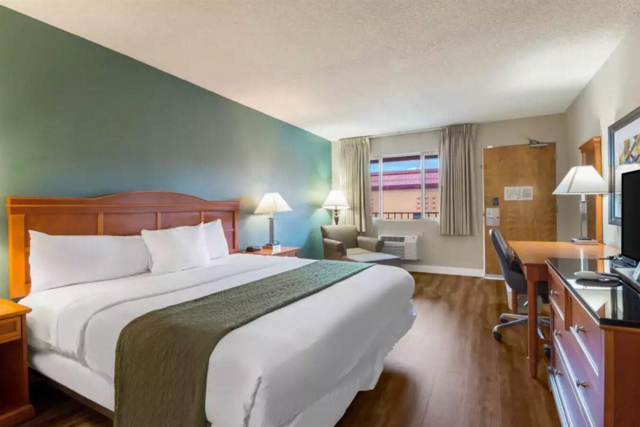 Rodeway Inn Portland Airport Екстер'єр фото